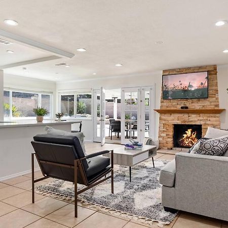 Goode Homes Cozy 4 Bedroom Home With Jacuzzi Santa Clarita Exteriér fotografie