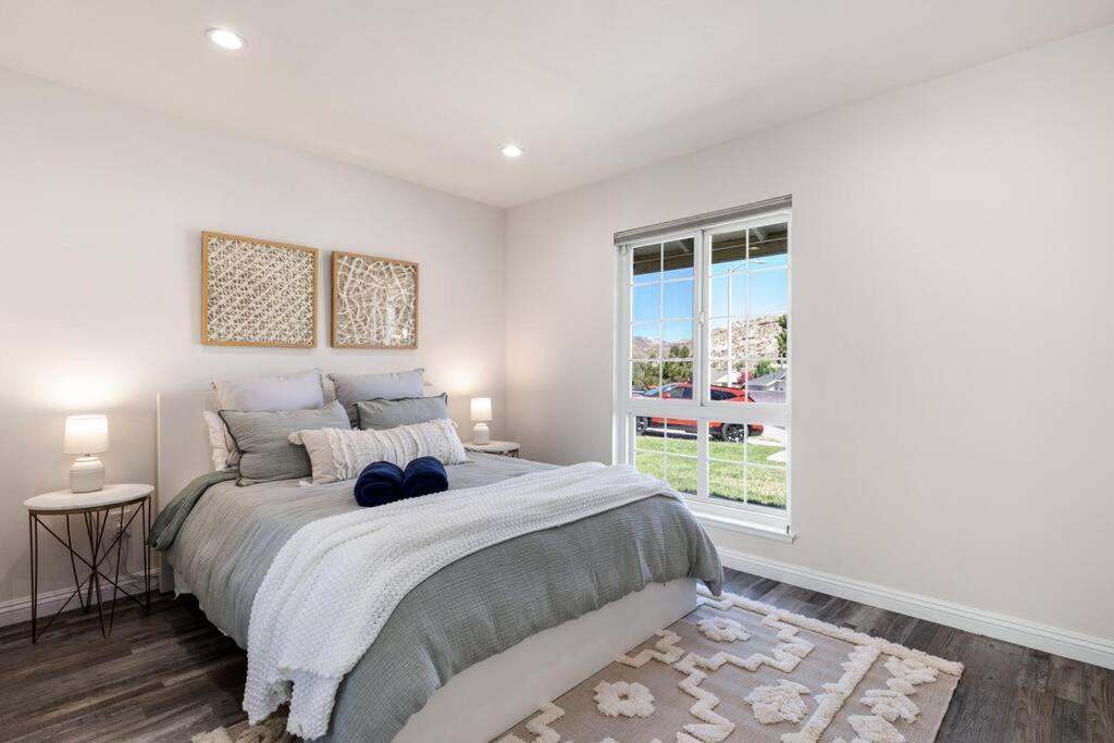Goode Homes Cozy 4 Bedroom Home With Jacuzzi Santa Clarita Exteriér fotografie