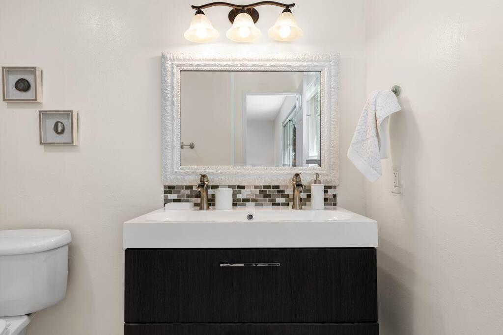 Goode Homes Cozy 4 Bedroom Home With Jacuzzi Santa Clarita Exteriér fotografie