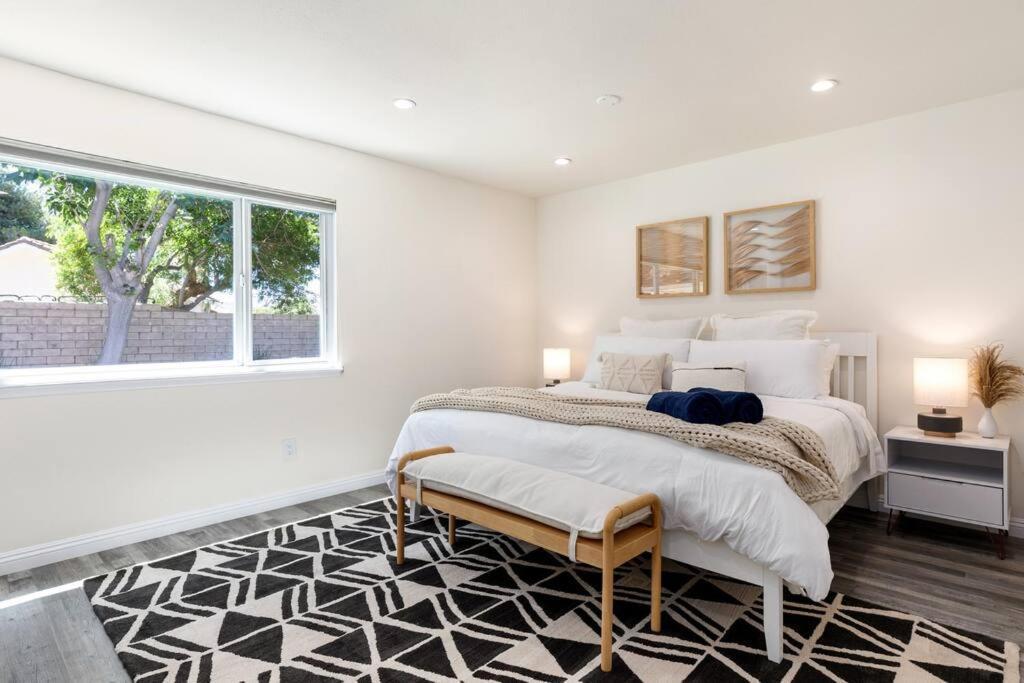 Goode Homes Cozy 4 Bedroom Home With Jacuzzi Santa Clarita Exteriér fotografie