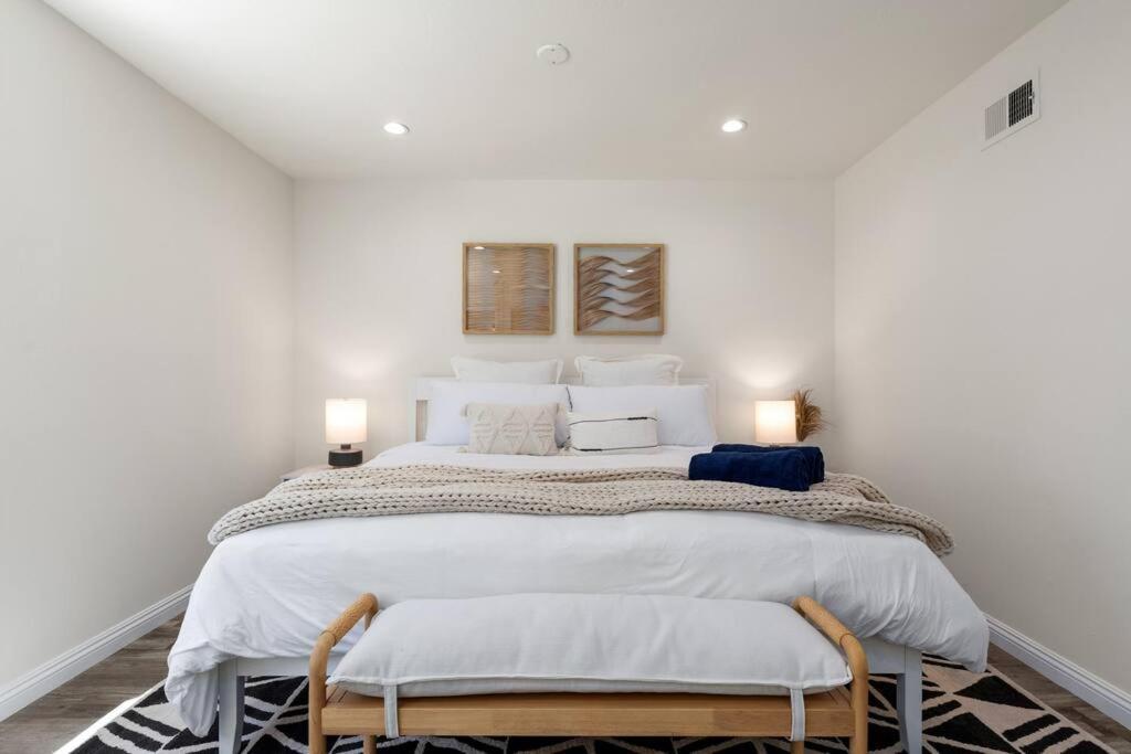 Goode Homes Cozy 4 Bedroom Home With Jacuzzi Santa Clarita Exteriér fotografie