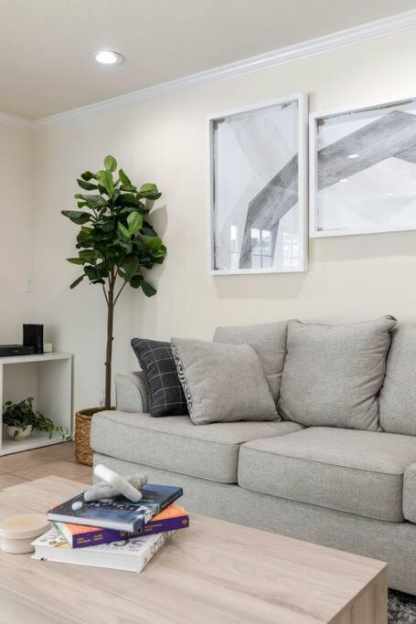 Goode Homes Cozy 4 Bedroom Home With Jacuzzi Santa Clarita Exteriér fotografie