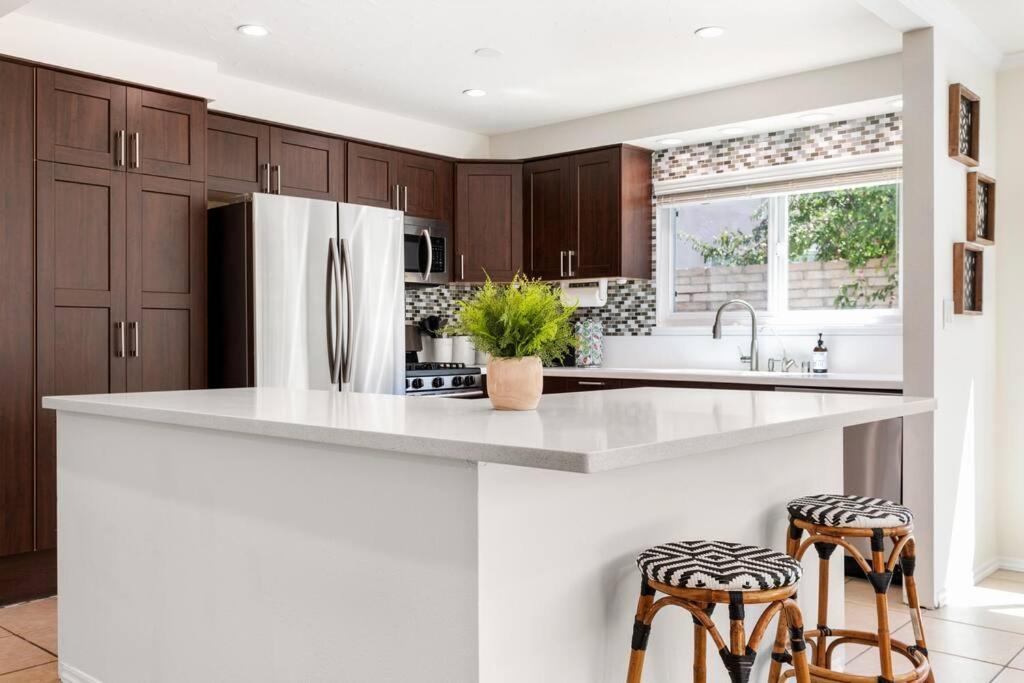 Goode Homes Cozy 4 Bedroom Home With Jacuzzi Santa Clarita Exteriér fotografie
