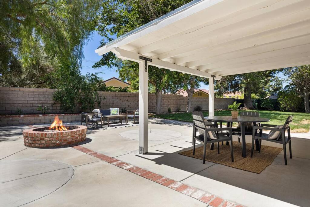 Goode Homes Cozy 4 Bedroom Home With Jacuzzi Santa Clarita Exteriér fotografie
